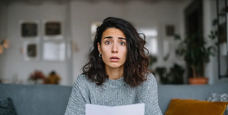 Mijn toekomstige schoonmoeder eiste 25 cadeaus voor zichzelf voordat ik hun familie mocht toetreden – ‘terugbetaling voor ieder jaar dat ze in mijn verloofde heeft gestoken’.