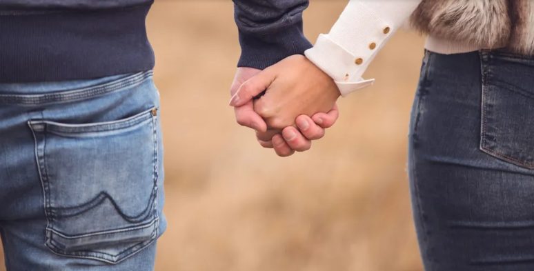 Mijn schoonmoeder zette mijn ouders uit mijn bruiloft omdat ze ‘niet ervoor betaald hadden’ – ze kreeg er meteen spijt van.