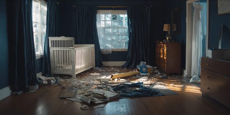 Mijn man gaf zijn moeder een sleutel van ons huis – wat ze deed terwijl ik aan het bevallen was, deed me haar eruit zetten.