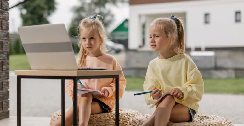Man die ervan overtuigd is dat zijn overleden ex-vrouw maar één kind heeft gekregen, ontmoet het exacte evenbeeld van hun dochter – Verhaal van de dag