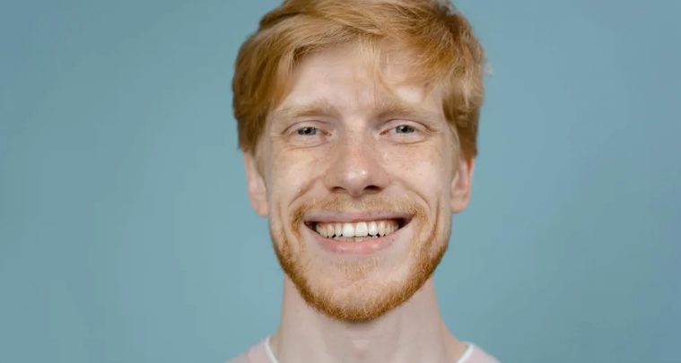 Mijn man kocht eersteklas tickets voor zichzelf en zijn moeder en liet mij en de kinderen in economy – mijn les voor hem was hard.