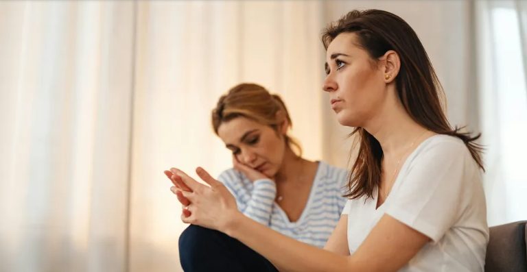 Ik brak in op de bruiloft van mijn stiefzus om die te verpesten – een moment later bedankte ze me.
