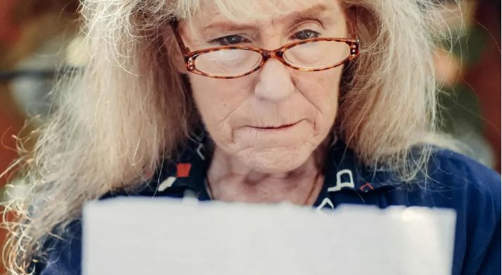 Op 70-jarige leeftijd ging ik met pensioen en ging ik naar huis om het met mijn familie te vieren, alleen om er diezelfde dag achter te komen dat ze me eruit hadden gezet – Verhaal van de dag