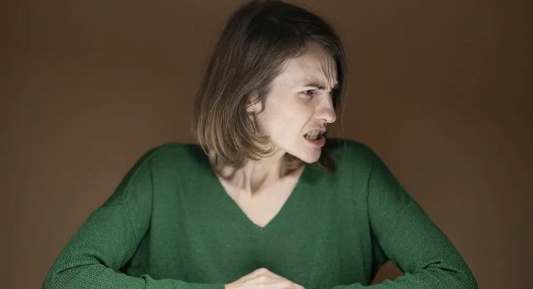 Mijn stiefmoeder gaf me 36 uur de tijd om het huis van mijn vader te verlaten, direct na zijn begrafenis – karma gaf haar het cadeau dat ze verdiende.
