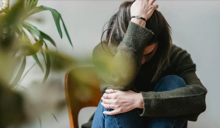 Mijn stiefmoeder zette mij en mijn kinderen uit ons eigen huis – en de reden liet me sprakeloos achter.