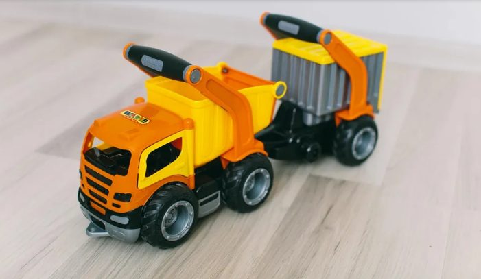 Mijn stiefmoeder zette mij en mijn kinderen uit ons eigen huis – en de reden liet me sprakeloos achter.