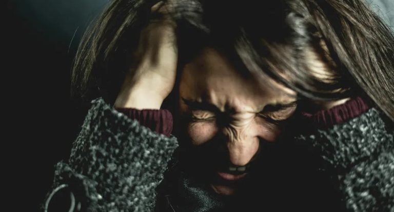 Mijn schoonzus at het eten van mijn kinderen, keek de hele dag Netflix en loog over haar zwangerschap – ik gebruikte haar leugen om haar uit mijn huis te zetten.