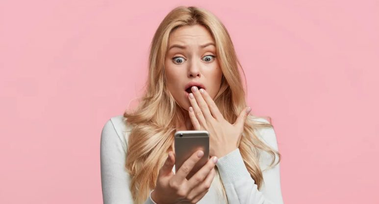 Mijn schoondochter heeft mijn trouwjurk vervangen door een andere "geschikt voor mijn leeftijd" — mijn zoon liet haar spijt krijgen van haar daad.