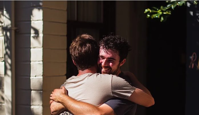 Mijn toekomstige schoonbroer was altijd vervelend, maar op onze bruiloft ging hij te ver, en dat was de druppel voor mijn verloofde en mij — Verhaal van de dag