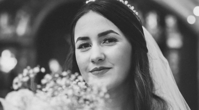 Mijn schoonouders eisten dat ik mijn neef van de bruiloft zou weren vanwege zijn littekens – mijn vrouw heeft hen wakker geschud.
