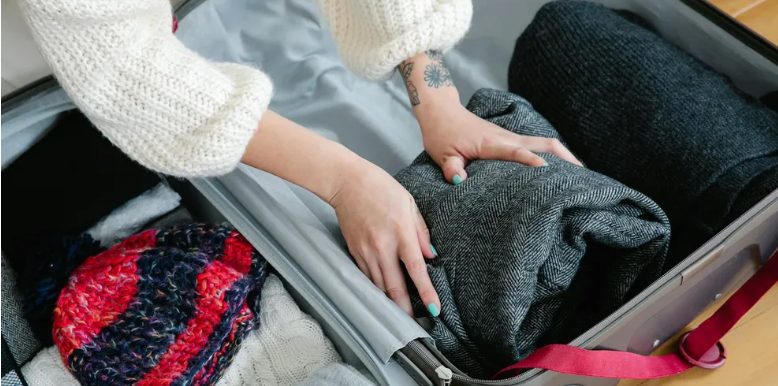 Mijn man gebruikte me als huishoudster en kinderoppas voor zijn kinderen, dus ik scheidde van hem – 16 jaar later kreeg ik een bericht van zijn dochter dat me deed huilen.