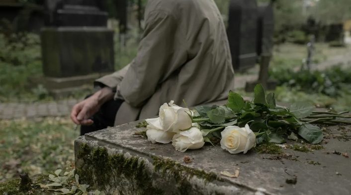 Mijn stiefmoeder zette mijn opa uit nadat hij een puppy had gered – ze had nooit verwacht dat ik zou terugvechten