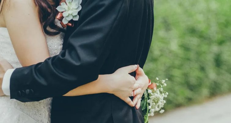 Ik hoorde per ongeluk de bedoelingen van de familie van mijn man over mij – ik besloot ze allemaal te slim af te zijn.