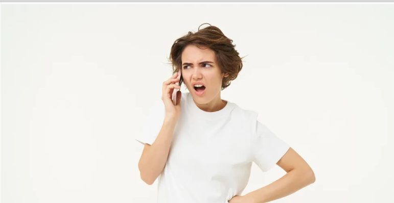 Mijn vaders nieuwe vrouw saboteerde steeds mijn moeder en noemde zichzelf mijn ‘bonusmoeder’ – wat ze op mijn bruiloft deed, was de druppel.