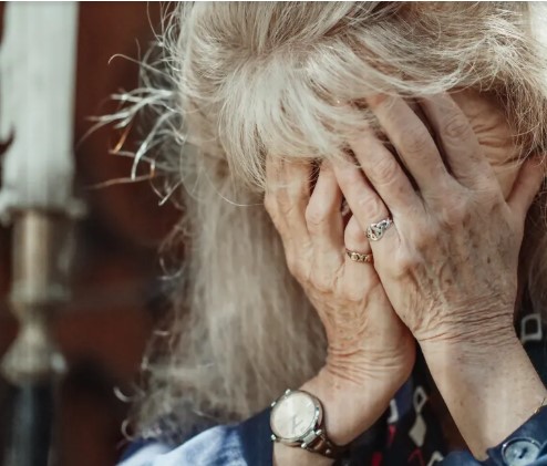"Waarom neemt deze jongen elke dag haar restjes mee? Haar ontdekking zal je verbazen"