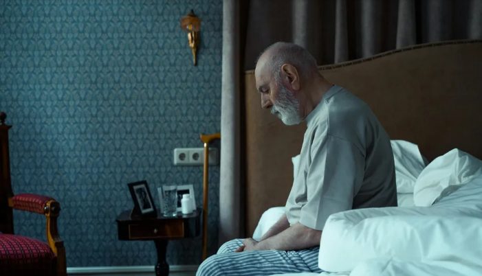 Ik bleef de verjaardaguitnodigingen van mijn opa weigeren – jaren later kwam ik terug en vond ik alleen een verwoest huis.