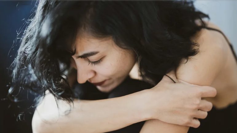 Mijn werkloze man heeft stiekem huurgeld aangenomen van mijn gehandicapte zus die bij ons woont – Een enorme fout.