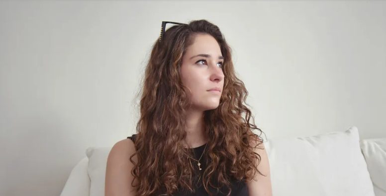 Na het bedriegen van mij sneed mijn ex mijn favoriete kledingstukken in stukjes, zodat ik 'niet mooi zou lijken voor een andere man'.