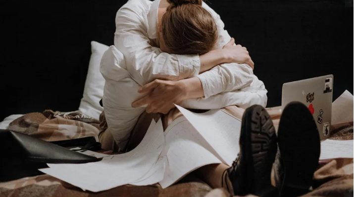 Mijn schoonmoeder bracht drie jonge vrouwen bij ons thuis omdat ik niet genoeg voor haar zoon was, dus ik nam mijn perfecte wraak – Verhaal van de dag