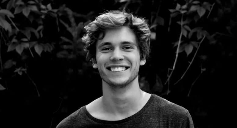 Mijn stiefmoeder gaf me 36 uur de tijd om het huis van mijn vader te verlaten, direct na zijn begrafenis – karma gaf haar het cadeau dat ze verdiende.
