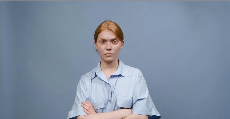 Mijn vaders nieuwe vrouw saboteerde steeds mijn moeder en noemde zichzelf mijn ‘bonusmoeder’ – wat ze op mijn bruiloft deed, was de druppel.