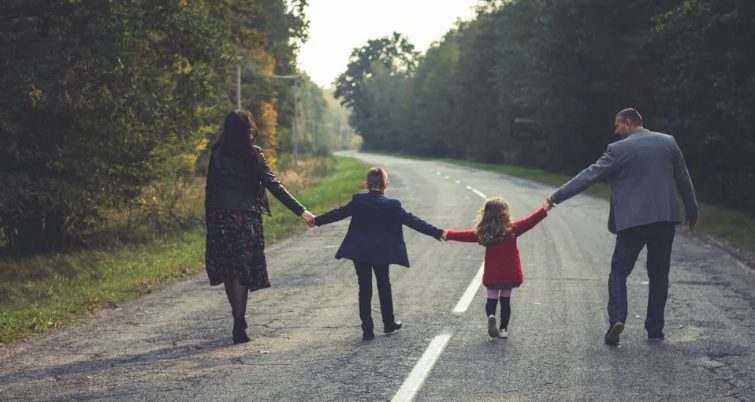 Ik hoorde per ongeluk de bedoelingen van de familie van mijn man over mij – ik besloot ze allemaal te slim af te zijn.