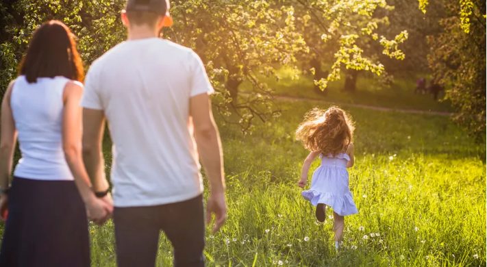 Ik haakte een bruidsmeisjesjurk voor mijn 10-jarige dochter voor mijn bruiloft – wat mijn toekomstige schoonmoeder deed was onvergeeflijk.