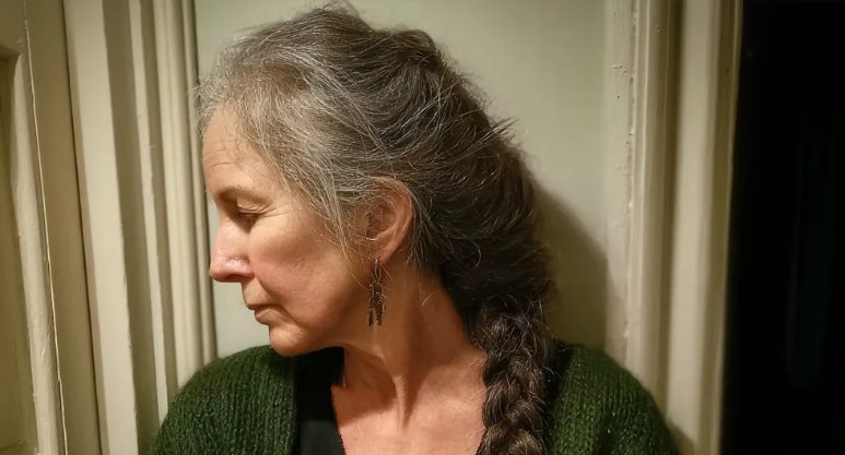 Ik kwam thuis na het doen van boodschappen en vond mijn huis geplunderd – de persoon hierachter sleurde me in een verhaal waarop ik niet had gerekend.