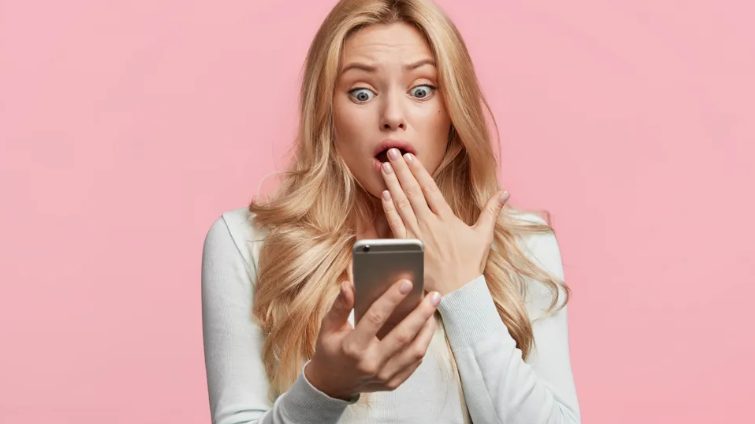 De nieuwe vriendin van mijn ex-man vond mijn nummer om me maar één vraag te stellen — toen ik haar sms las, was ik sprakeloos.