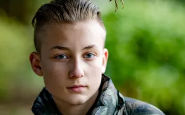 Mijn 16-jarige zoon ging de zomer bij zijn grootmoeder doorbrengen – op een dag kreeg ik een telefoontje van haar.