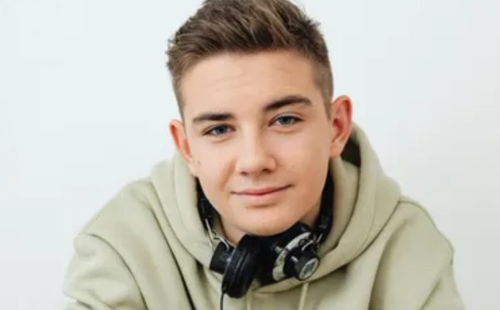 Mijn 16-jarige zoon ging de zomer bij zijn grootmoeder doorbrengen – op een dag kreeg ik een telefoontje van haar.