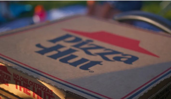 Mijn schoonmoeder at constant al mijn eten op en mijn man verdedigde haar – ik was het zat en gaf ze allebei een lesje.