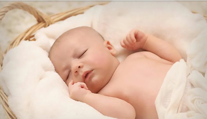 Mijn man ging op vakantie met zijn vrienden terwijl ik thuis bleef met de baby en herstellende was van een keizersnede – toen hij terugkwam, werd hij lijkbleek.