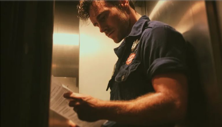 Ik vond een baby die in een lift was achtergelaten – een jaar later ontdekte ik de waarheid over het kind.