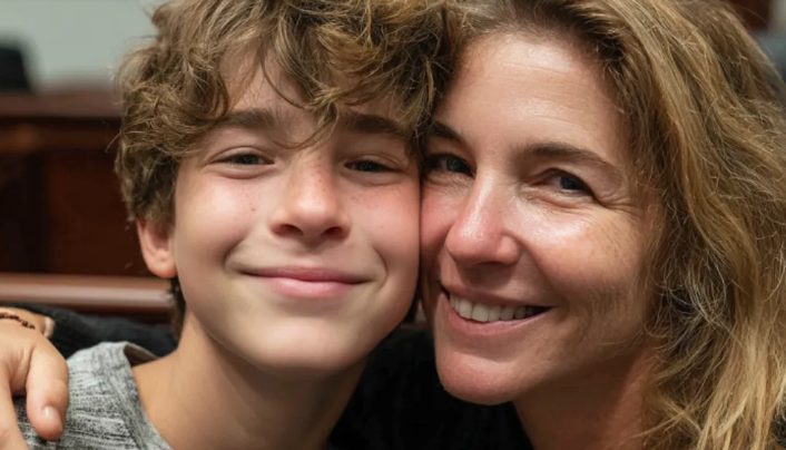 Beschuldigde moeder in de rechtszaal ziet haar stomme dertienjarige zoon schrijven: ‘Ik heb een opname. Ik weet wie dit heeft gedaan.’