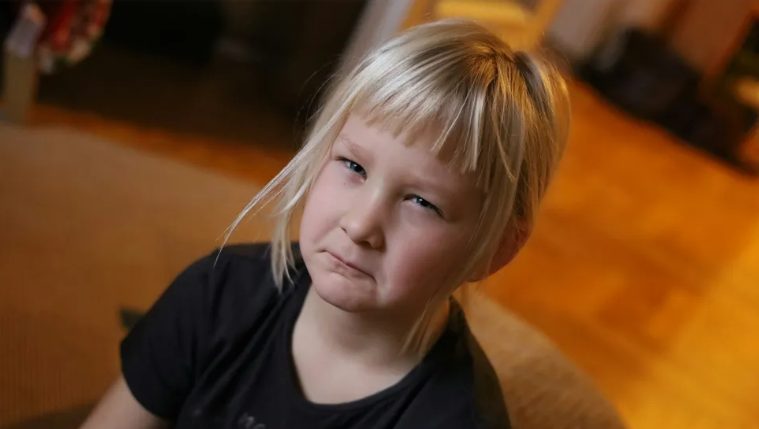 De minnares van mijn man heeft me per ongeluk een foto gestuurd van haar in mijn badjas — ik was gebroken, maar er begon een wraakplan in mijn hoofd vorm te krijgen.