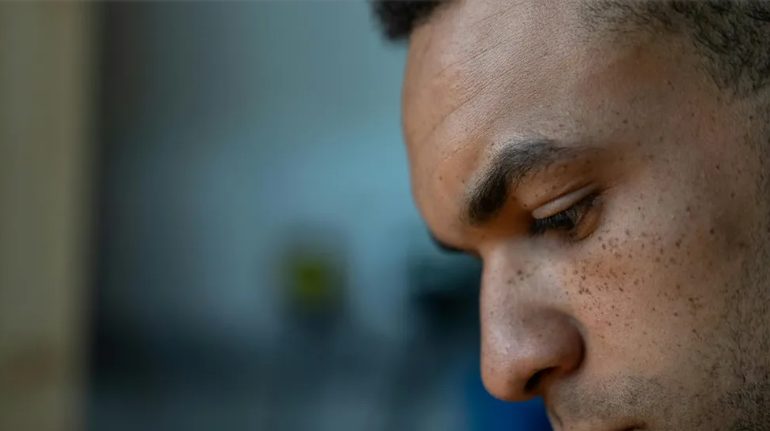 Mijn verloofde probeerde mijn dochter van onze bruiloft uit te sluiten – haar schokkende bekentenis deed me onmiddellijk afzeggen.