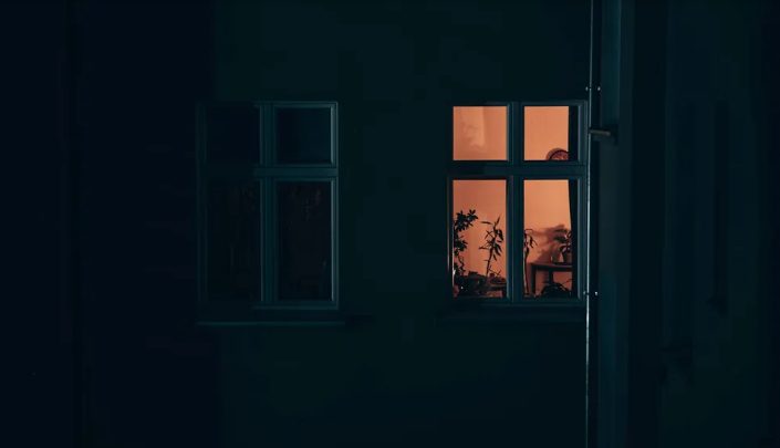 Nadat ik bevallen was en mijn man het gezicht van onze baby zag, begon hij elke nacht stiekem weg te gaan – dus volgde ik hem.