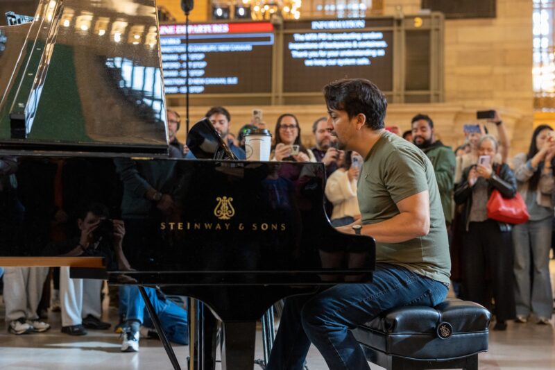 Lin en de Piano van het Lot: De melodie die zielen verheft