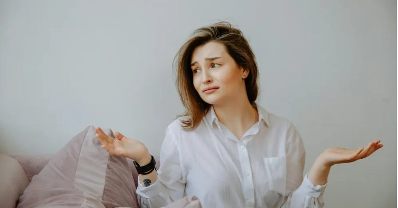 Mijn driejarige zoon huilde en smeekte me om hem niet naar de kleuterschool te brengen – ik moest mezelf bedwingen toen ik de instelling binnenstormde.
