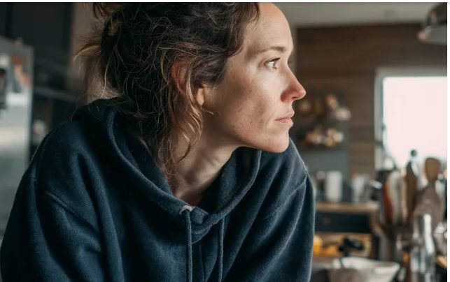Mijn verloofde zei dat ik 70% van ons nieuwe bed moest betalen omdat ik “zwaarder ben en meer ruimte inneem” – dus gaf ik hem een lesje.