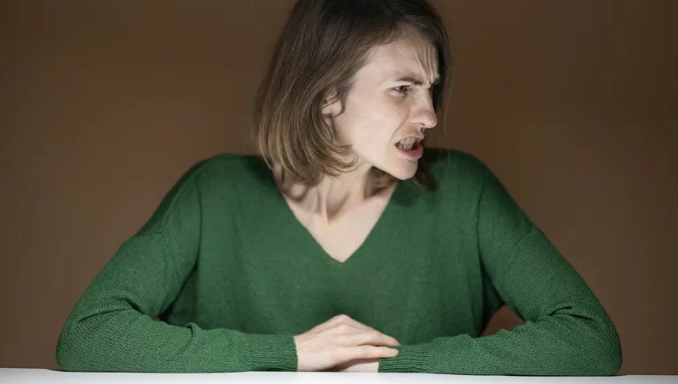 Mijn toekomstige schoonmoeder vertelde mijn wees geworden kleine broertjes dat ze binnenkort naar een nieuw gezin gestuurd zouden worden – dus hebben wij haar de hardste les van haar leven gegeven.