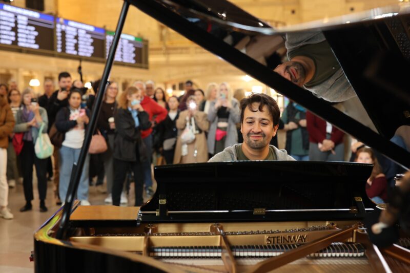 Lin en de Piano van het Lot: De melodie die zielen verheft
