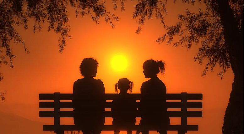 Mijn dochter heeft 80 mutsen gehaakt voor zieke kinderen – toen heeft mijn schoonmoeder ze weggegooid en gezegd: „Ze is niet van mijn bloed”.