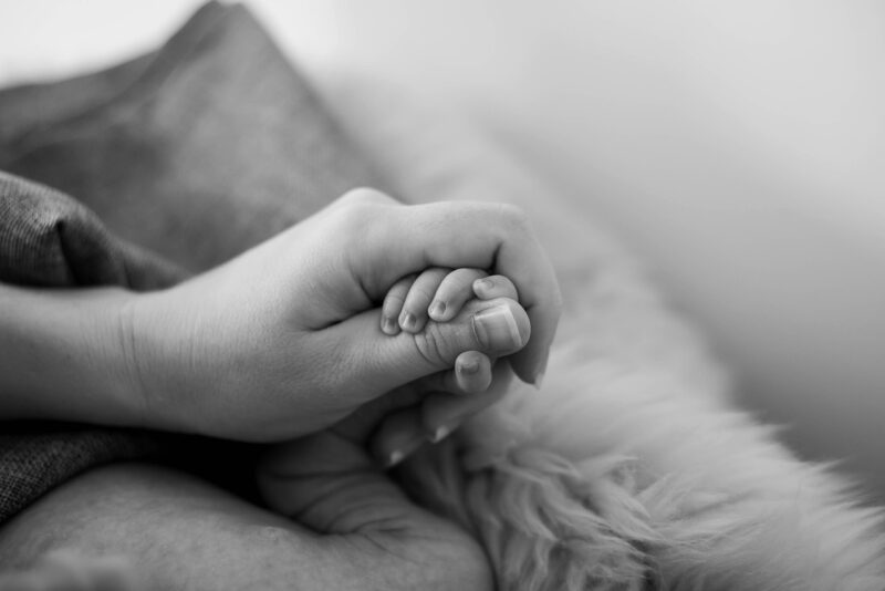 Een oudere man gaf zijn busticket aan een arme vrouw met een baby – een jaar later werd hij beloond voor zijn vriendelijkheid.
