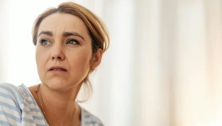 Mijn 10-jarige zoon kwam op voor een arm 7-jarig meisje van zijn school dat werd gepest door de zoon van een rijke zakenman – Het telefoontje dat ik daarna kreeg, liet me trillen.