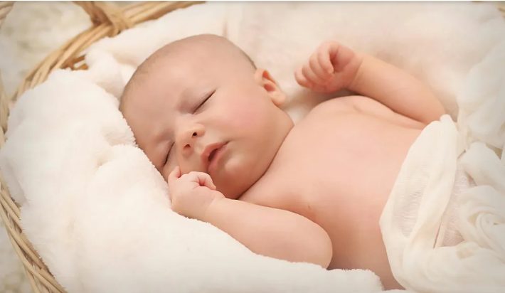 Mijn man ging op vakantie met zijn vrienden terwijl ik thuis bleef met de baby en herstellende was van een keizersnede – Hij kwam terug en werd bleek.