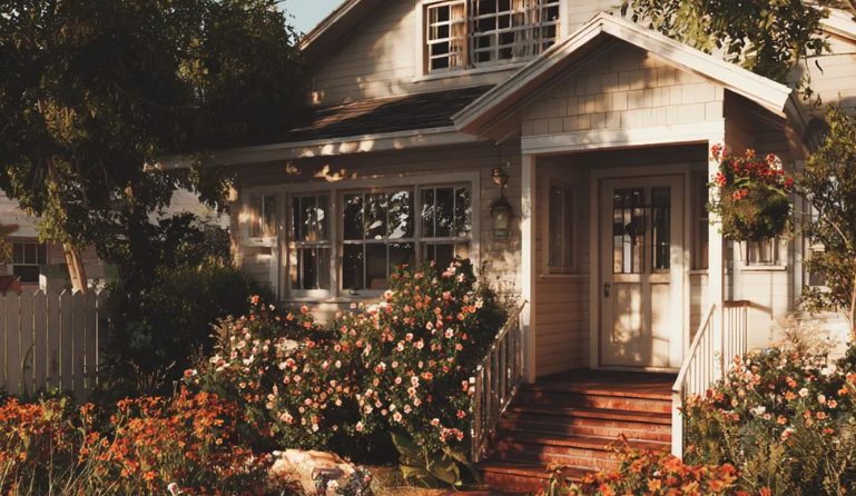 Mijn man zette mij en onze tweelingdochters het huis uit – 15 jaar later was ik sprakeloos toen ik hem weer zag