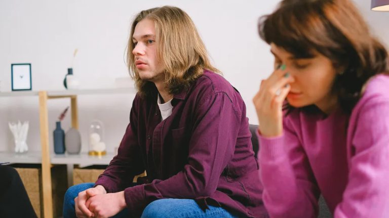 Ik dacht dat ik in de meest liefdevolle familie was getrouwd – tot een onvoorstelbaar voorstel alles veranderde. Wat begon als een daad van gulheid van mijn schoonmoeder, werd de strijd van ons leven.