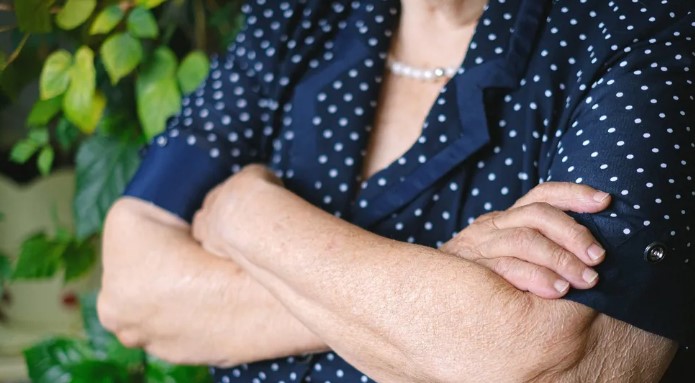 Ik betrapte mijn man per ongeluk op vreemdgaan met mijn zus — en liet hen recht in mijn val lopen